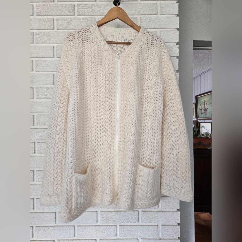 Lovely Vintage Homemade Zip-up knit Cardi